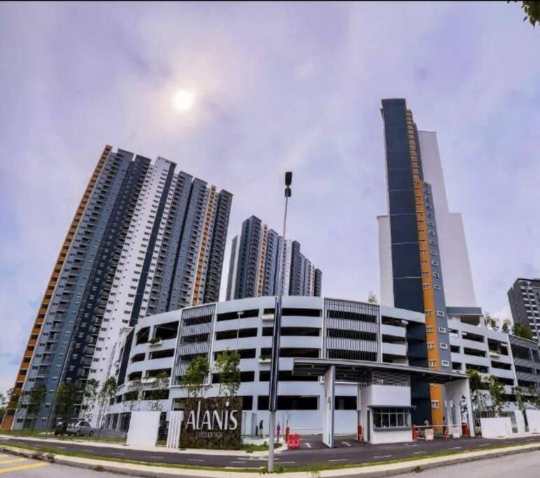 E. R Homestay 3R2B Nearby Klia Sepang Exterior foto